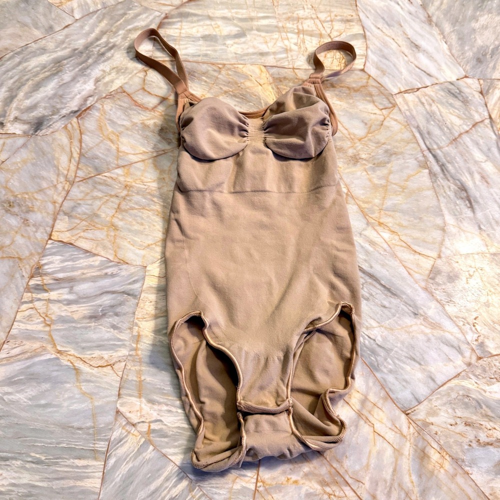 Tan Seamless Shapewear Bodysuit Sweetheart Neckline Tummy Control Camisole XS